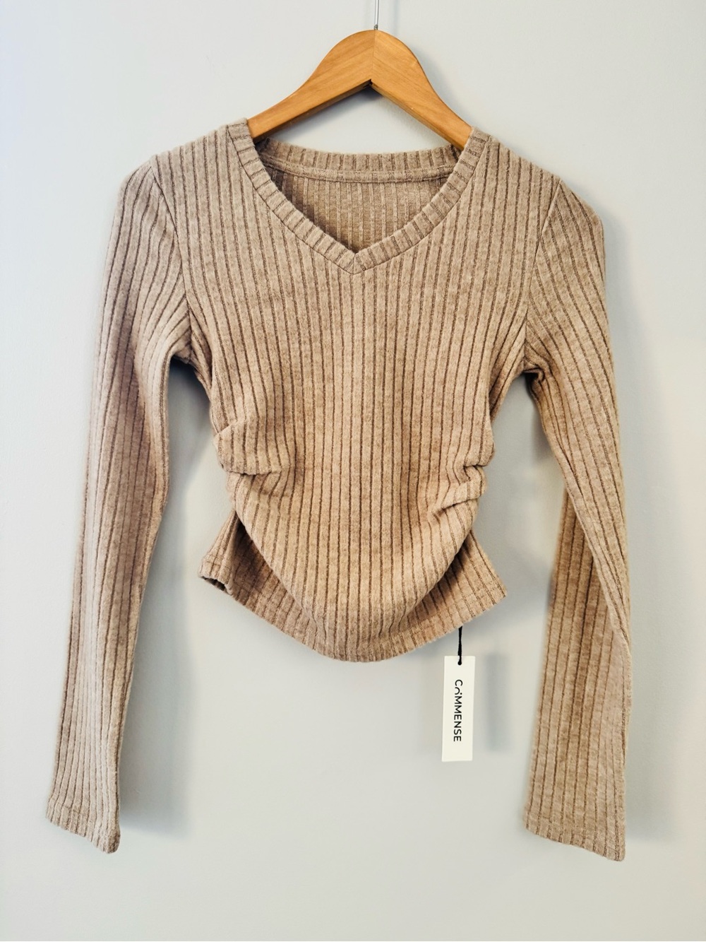 NWT Commense Taupe Ribbed V-Neck Ruched Long Sleeve Top Size S Fitted